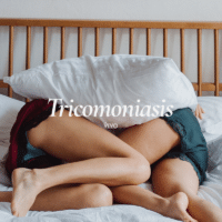 Una pareja en la cama. La tricomoniasis se contagia durante el sexo.